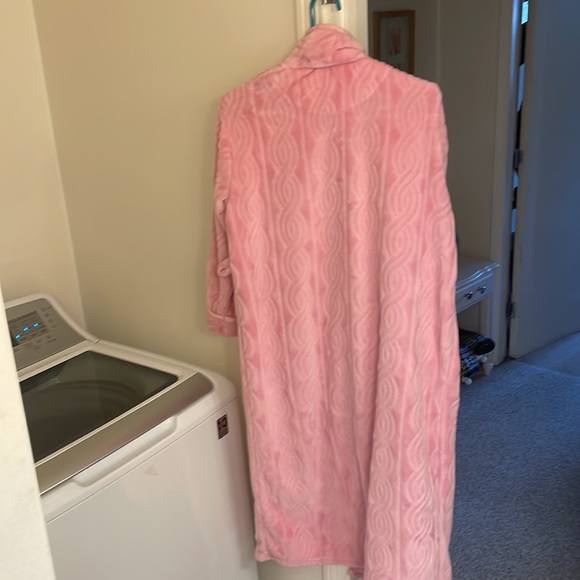 Pink bathrobe - Picture 2 of 3